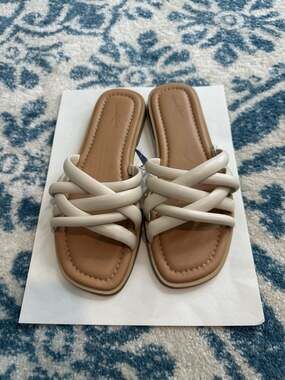 Universal Thread Women's Rian Strappy Padded Slide Sandals in Cream